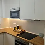 Stylish Old Town Apartment *